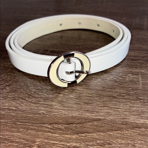 Vintage Women’s Elegant White Belt with Silver Buckle Large - Picture 1 of 8